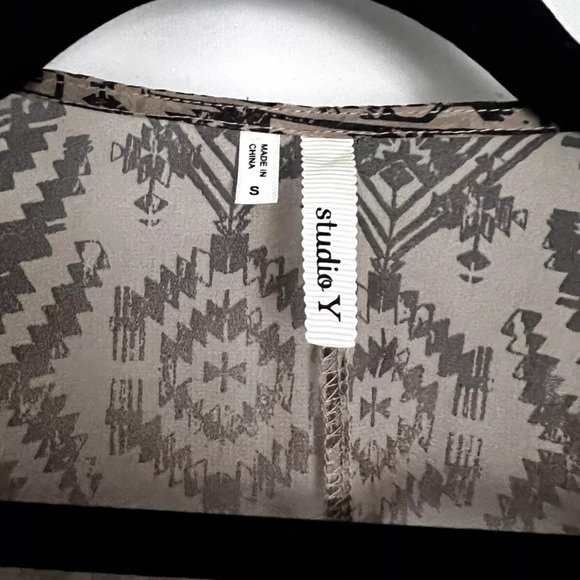 Studio Y Women’s Small Brown Short Sleeve Pom Pom Open Sheer Cardigan Kimono Top - Picture 3 of 6